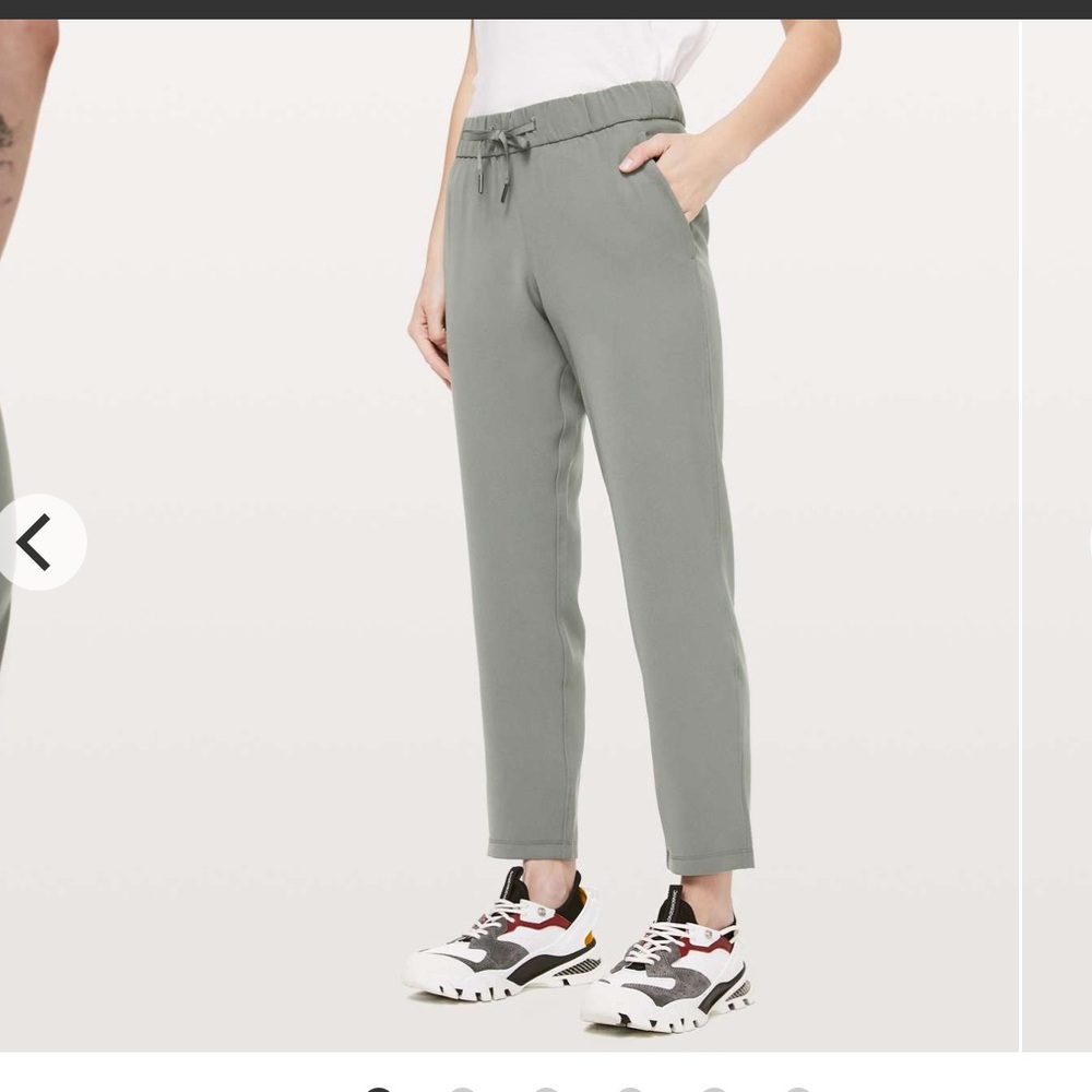 Lululemon On the Fly 7/8 Pant *Woven
Grey Sage